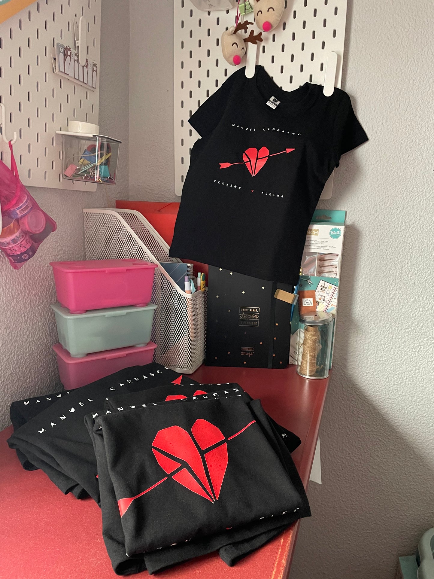 CAMISETA MANUEL CARRASCO CORAZÓN Y FLECHA