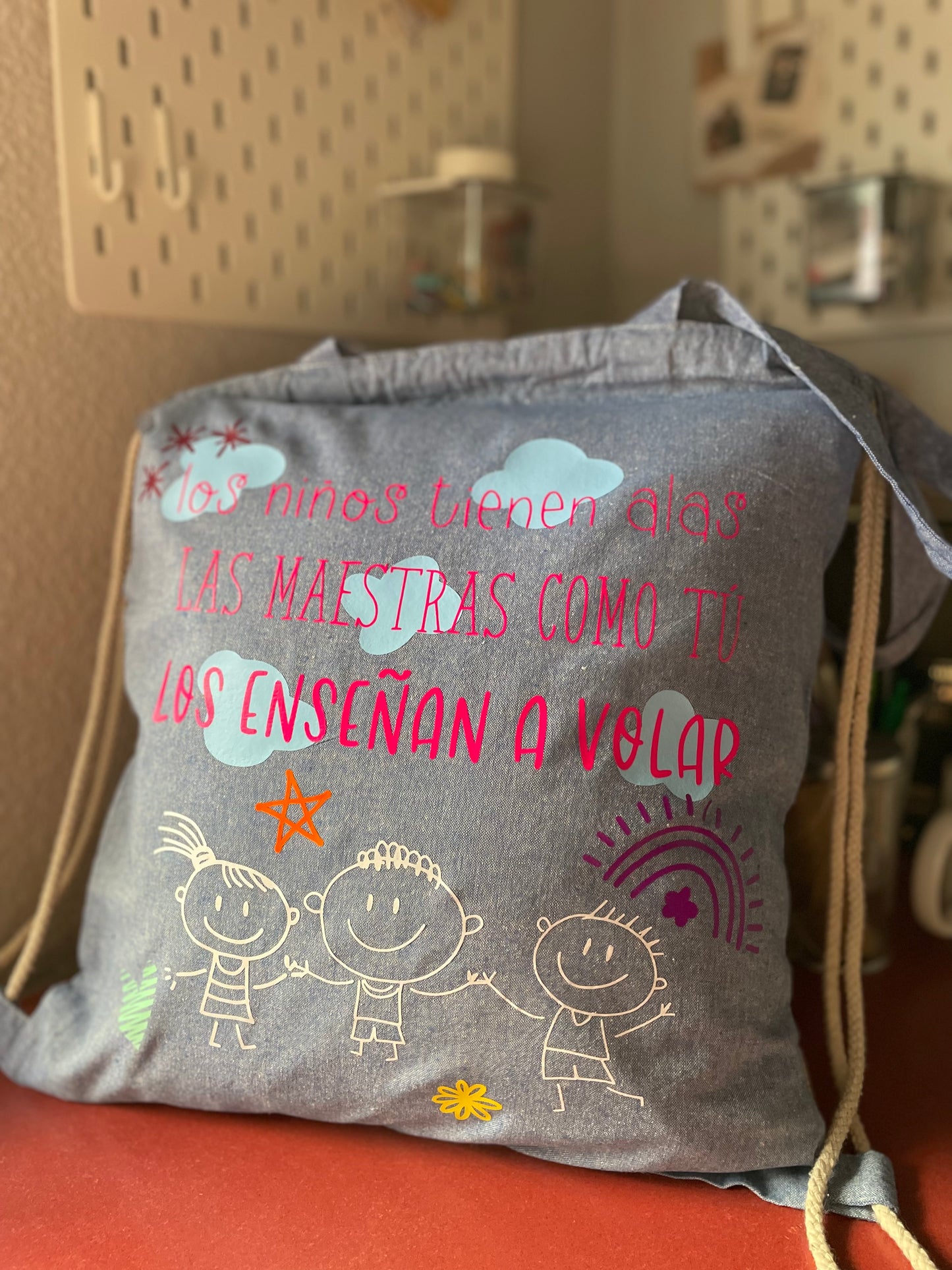 BOLSO MOCHILA “LOS NIÑOS TIENEN ALAS”