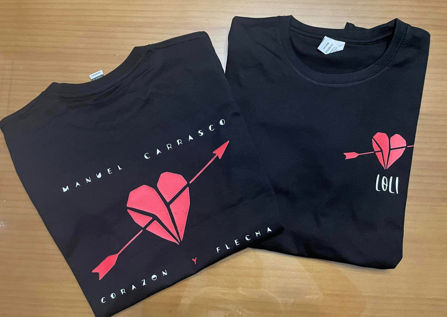 CAMISETA MANUEL CARRASCO CORAZÓN Y FLECHA