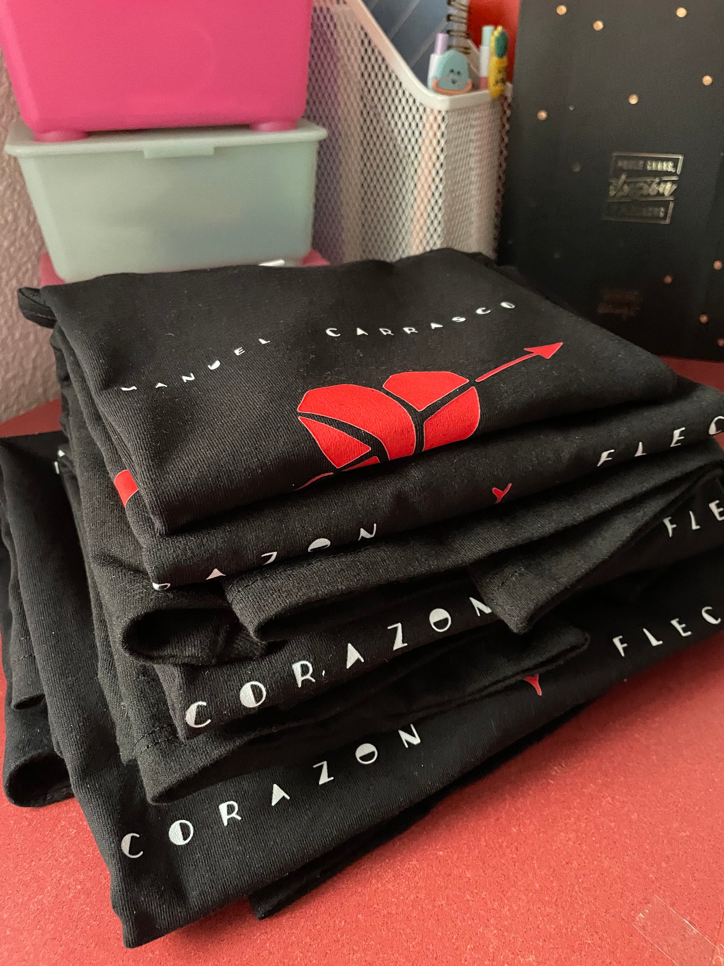CAMISETA MANUEL CARRASCO CORAZÓN Y FLECHA