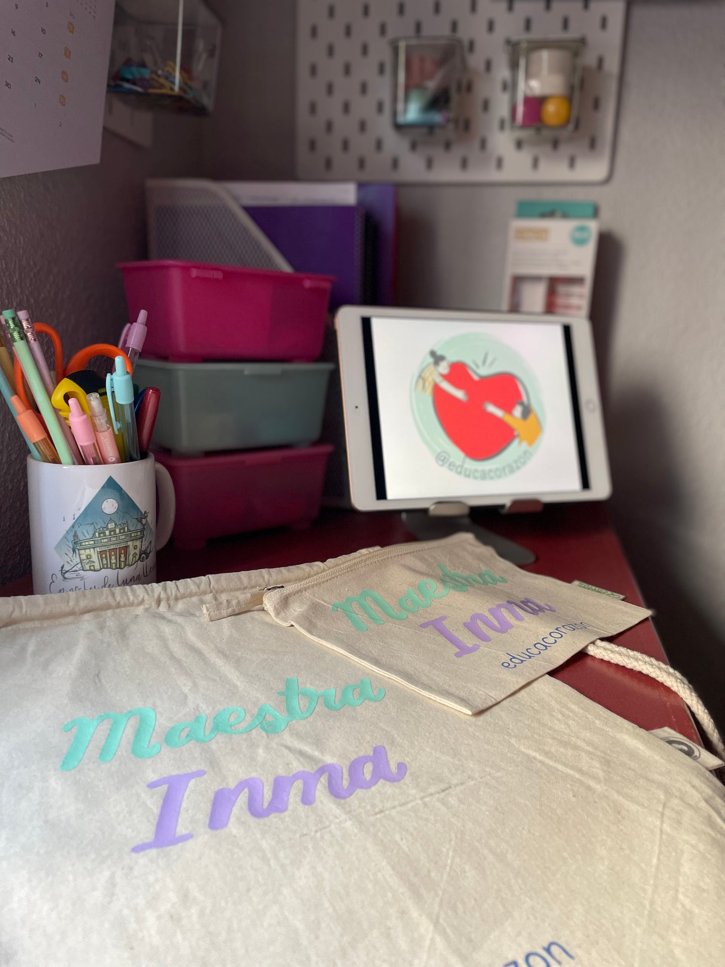 KIT MOCHILA Y NECESER MAESTRA