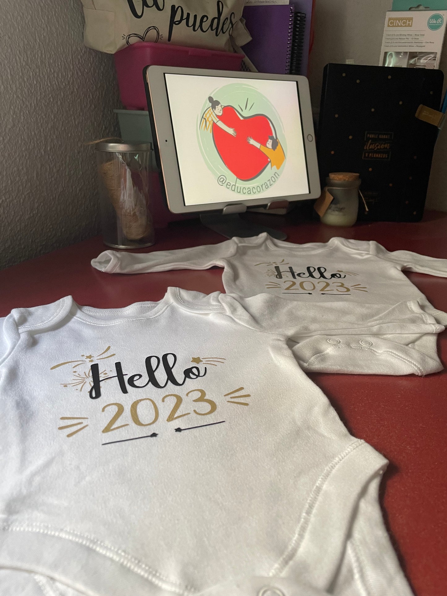 BODY BEBÉ "HELLO 2023" MANGA LARGA
