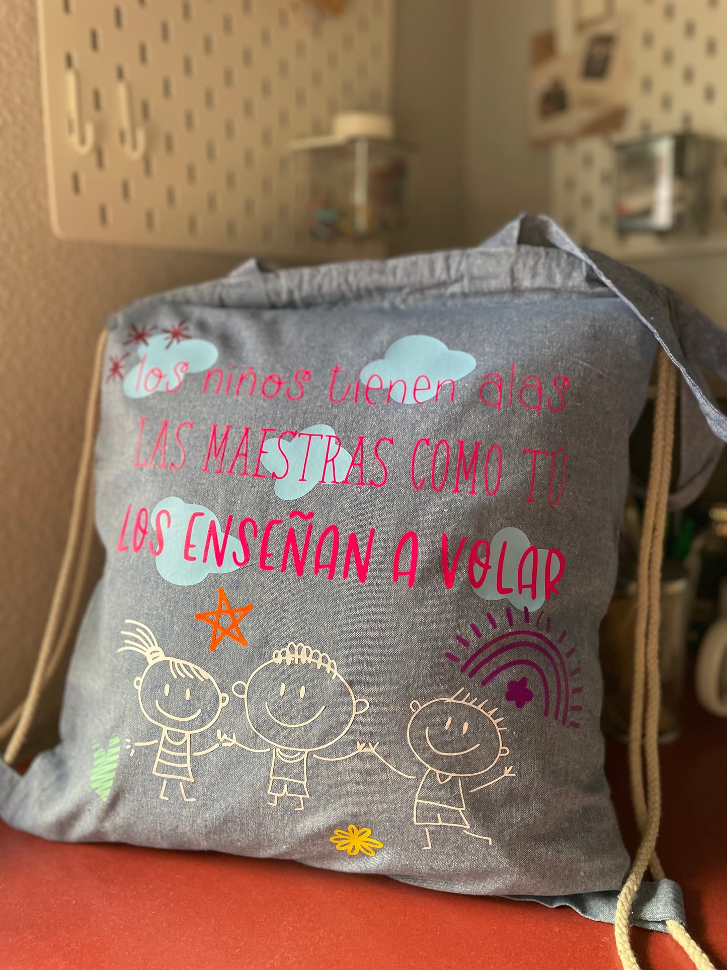 BOLSO MOCHILA  “LOS NIÑOS TIENEN ALAS”