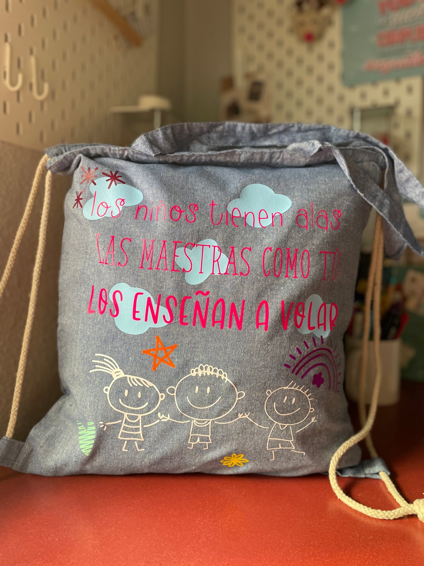 BOLSO MOCHILA  “LOS NIÑOS TIENEN ALAS”